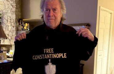 Ο Στηβ Μπάνον μιλά για την Κωνσταντινούπολη με πρώην πράκτορα της CIA στην Ελλάδα