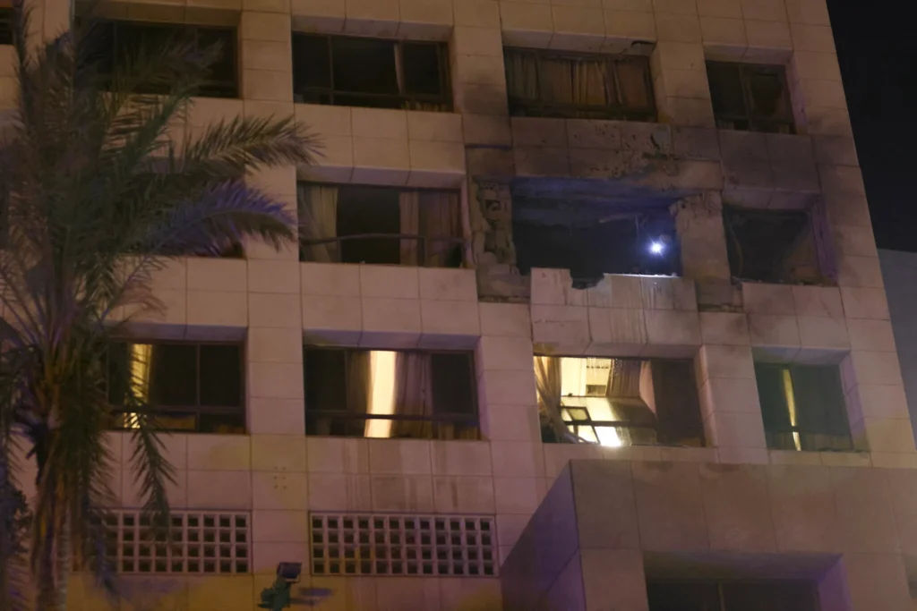 Iσραηλινό πλήγμα ακριβείας σε ξενοδοχείο της Βηρυτού: «Εξοντώσαμε ηγετικά στελέχη των Φρουρών του Ιράν» (βίντεο)