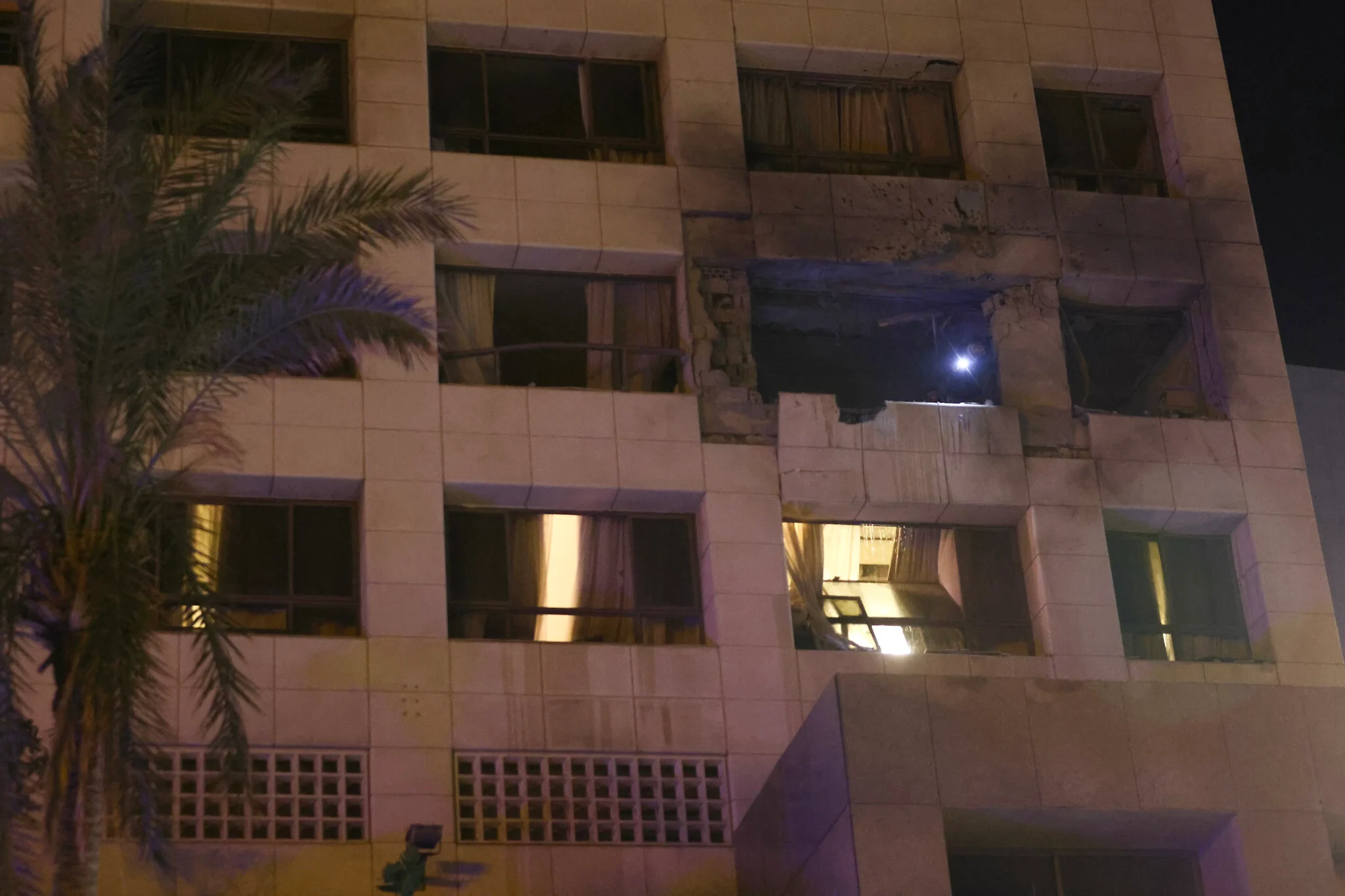 Iσραηλινό πλήγμα ακριβείας σε ξενοδοχείο της Βηρυτού: «Εξοντώσαμε ηγετικά στελέχη των Φρουρών του Ιράν» (βίντεο)