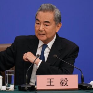 ΥΠΕΞ Κίνας Γουάνγκ Γι: «Ο πόλεμος στη Μέση Ανατολή δεν θα έπρεπε ποτέ να συμβεί»