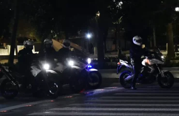 Χάος στη Λαμία: Τσιγγάνοι λήστεψαν και παρέσυραν γυναίκα με το αυτοκίνητό τους