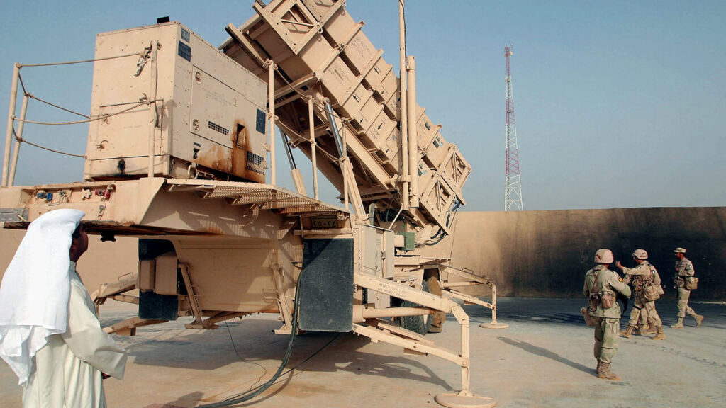 Το Ιράν χτυπά με πυραύλους και drones τα αραβικά κράτη: «Χτύπησαν εγκαταστάσεις ζωτικής σημασίας»