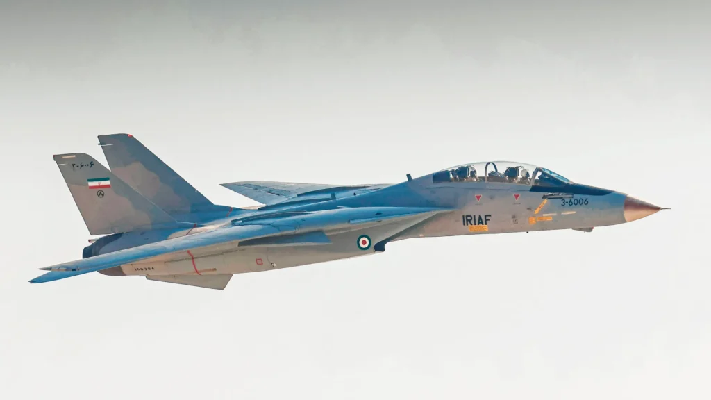 Οι Ισραηλινοί βομβάρδισαν τα ιρανικά F-14 στο αεροδρόμιο του Ισφαχάν