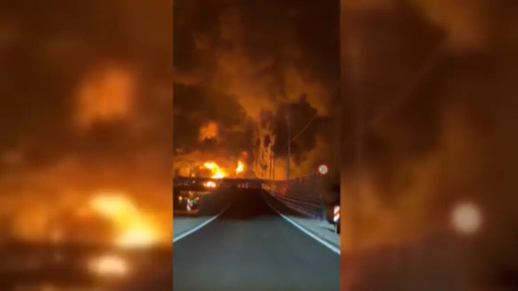 Ιράν: «Πύρινη κόλαση» κοντά σε δεξαμενές πετρελαίου στην Τεχεράνη μετά από ισραηλινή επίθεση (βίντεο)