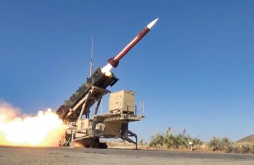 Η Ρωσία προχωρά σε μαζικές εκτοξεύσεις βαλλιστικών πυραύλων για να εξαντλήσει τα αποθέματα των ουκρανικών Patriot