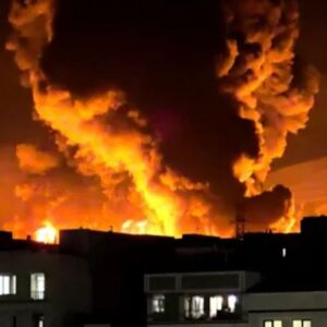 Κάτοικος Τεχεράνης για ισραηλινές επιθέσεις στις δεξαμενές πετρελαίου: «Νομίζαμε πως ήρθε το τέλος του κόσμου»