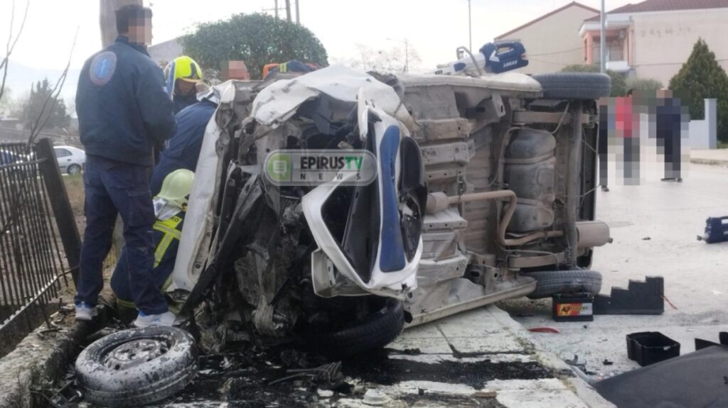 Σφοδρή σύγκρουση οχημάτων στα Ιωάννινα: Μεταφέρθηκαν στο νοσοκομείο οι δύο οδηγοί τους (βίντεο)