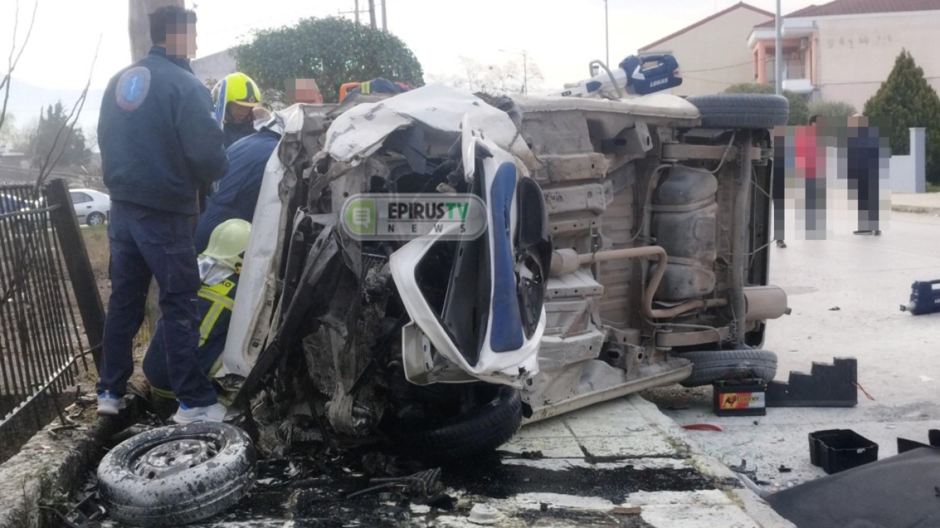 Σφοδρή σύγκρουση οχημάτων στα Ιωάννινα: Μεταφέρθηκαν στο νοσοκομείο οι δύο οδηγοί τους (βίντεο)