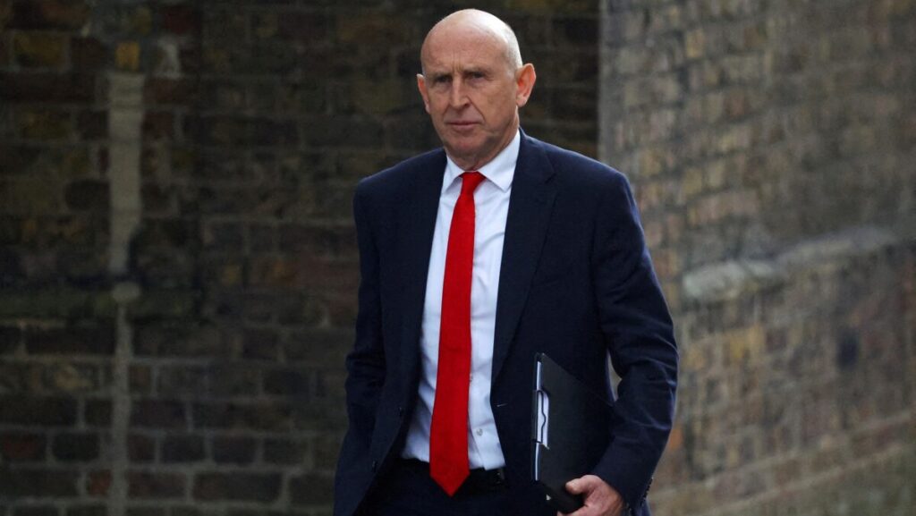 ΥΠΑΜ Βρετανίας Τζον Χίλι: «Από το Λίβανο ή το Ιράν εκτοξεύτηκε το drone που χτύπησε στο Ακρωτήρι»