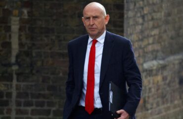 ΥΠΑΜ Βρετανίας Τζον Χίλι: «Από το Λίβανο ή το Ιράν εκτοξεύτηκε το drone που χτύπησε στο Ακρωτήρι»