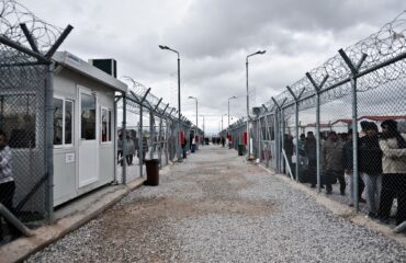 Φωτιά στο κέντρο κράτησης παράνομων μεταναστών Αμυγδαλέζας: «Θα πεθάνουμε όλοι» φώναζε αλλοδαπός (βίντεο