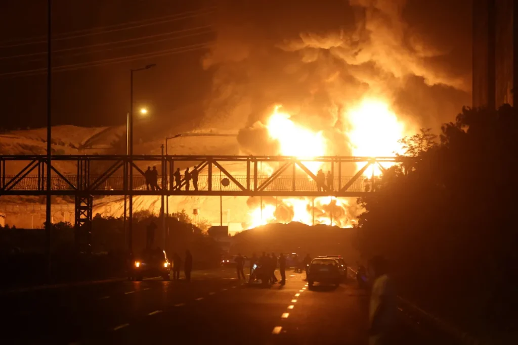 Ομοβροντία ισραηλινών βομβαρδισμών σε όλη την Τεχεράνη: Καταστράφηκε η κύρια πετρελαϊκή εγκατάσταση – Δείτε βίντεο