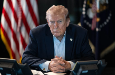 E.Mακρόν: «Θα ανοίξω τα Στενά του Ορμουζ με την βία» – Β.Πούτιν: «Θα σπάσεις τα μούτρα σου»