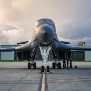 Σιδηρά γροθιά των ΗΠΑ στο Fairford: 11 B-1 Lancer και B-52 έτοιμα για την Τεχεράνη