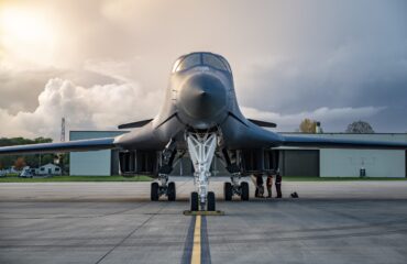 Σιδηρά γροθιά των ΗΠΑ στο Fairford: 11 B-1 Lancer και B-52 έτοιμα για την Τεχεράνη