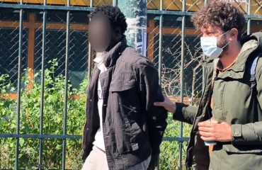 Προφυλακιστέος ο 48χρονος Σουδανός που απειλούσε να ανατιναχθεί έξω από τη ΓΑΔΑ