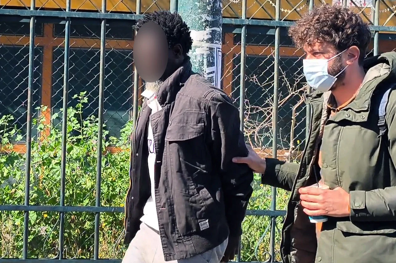 Προφυλακιστέος ο 48χρονος Σουδανός που απειλούσε να ανατιναχθεί έξω από τη ΓΑΔΑ