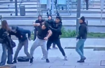 Βέλγιο: Νεαρός υπερασπίστηκε μια κοπέλα και τον «σάπισαν» στο ξύλο έξω από σταθμό τρένου (βίντεο)