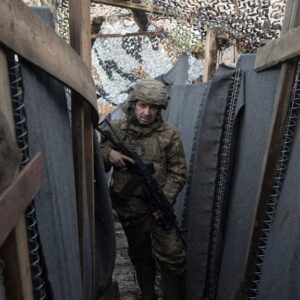 Βίντεο: Ρώσοι περικυκλώνουν Ουκρανούς και τους εξουδετερώνουν