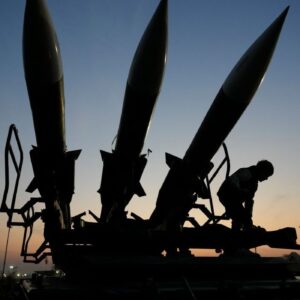 Μπαχρέιν: Ιρανικός πύραυλος κτύπησε ουρανοξύστη κατοικιών Αμερικανών – Μία νεκρή και 8 τραυματίες (βίντεο)