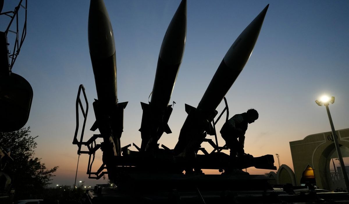 Μπαχρέιν: Ιρανικός πύραυλος κτύπησε ουρανοξύστη κατοικιών Αμερικανών – Μία νεκρή και 8 τραυματίες (βίντεο)