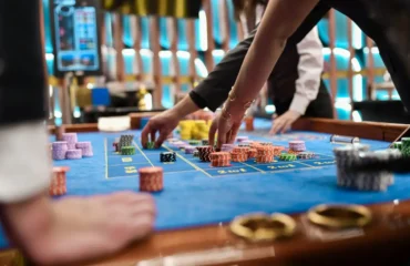 Κύκλωμα παράνομου τζόγου σε όλη την Ελλάδα: Έβγαλε εκατομμύρια σε βάρος ανυποψίαστων παιχτών – 17 συλλήψεις