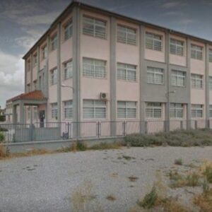 Εκκενώθηκαν δύο σχολεία στη Λάρισα έπειτα από τηλεφώνημα για βόμβα