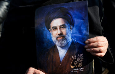 Μοτζταμπά Χαμενεΐ: Ο νέος ανώτατος ηγέτης του Ιράν τραυματίστηκε στα πόδια – Χτυπήθηκε την πρώτη ημέρα του πολέμου