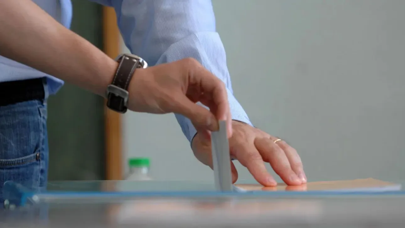 Δημοσκόπηση Pulse: Η ΝΔ στο 31,5% στην εκτίμηση ψήφου – Το 23% των Κυπρίων ανησυχεί για στρατιωτική εμπλοκή