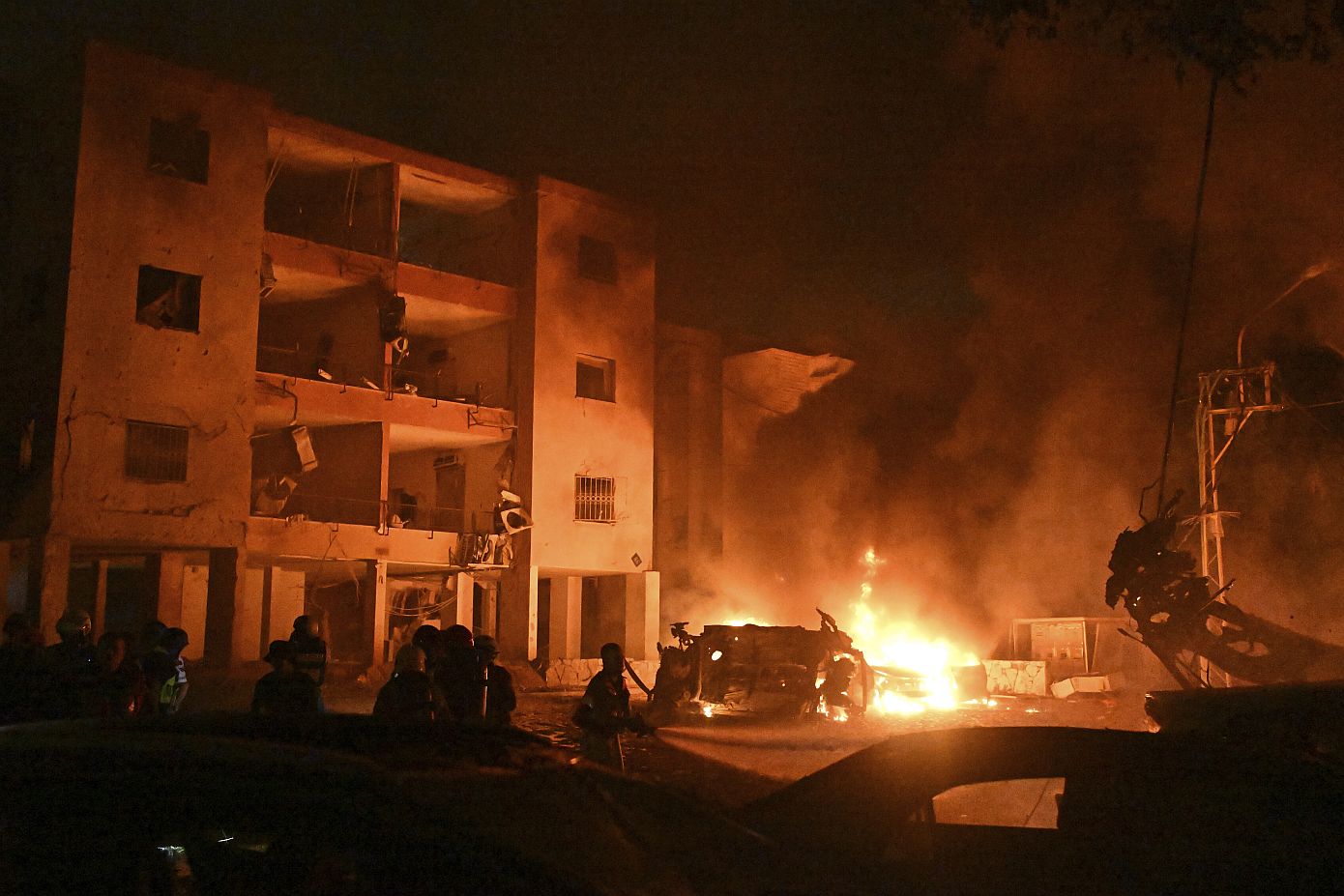 Τράπεζες και εταιρείες παροχής συμβουλών στη Μέση Ανατολή εκκενώνουν ή κλείνουν τα γραφεία τους