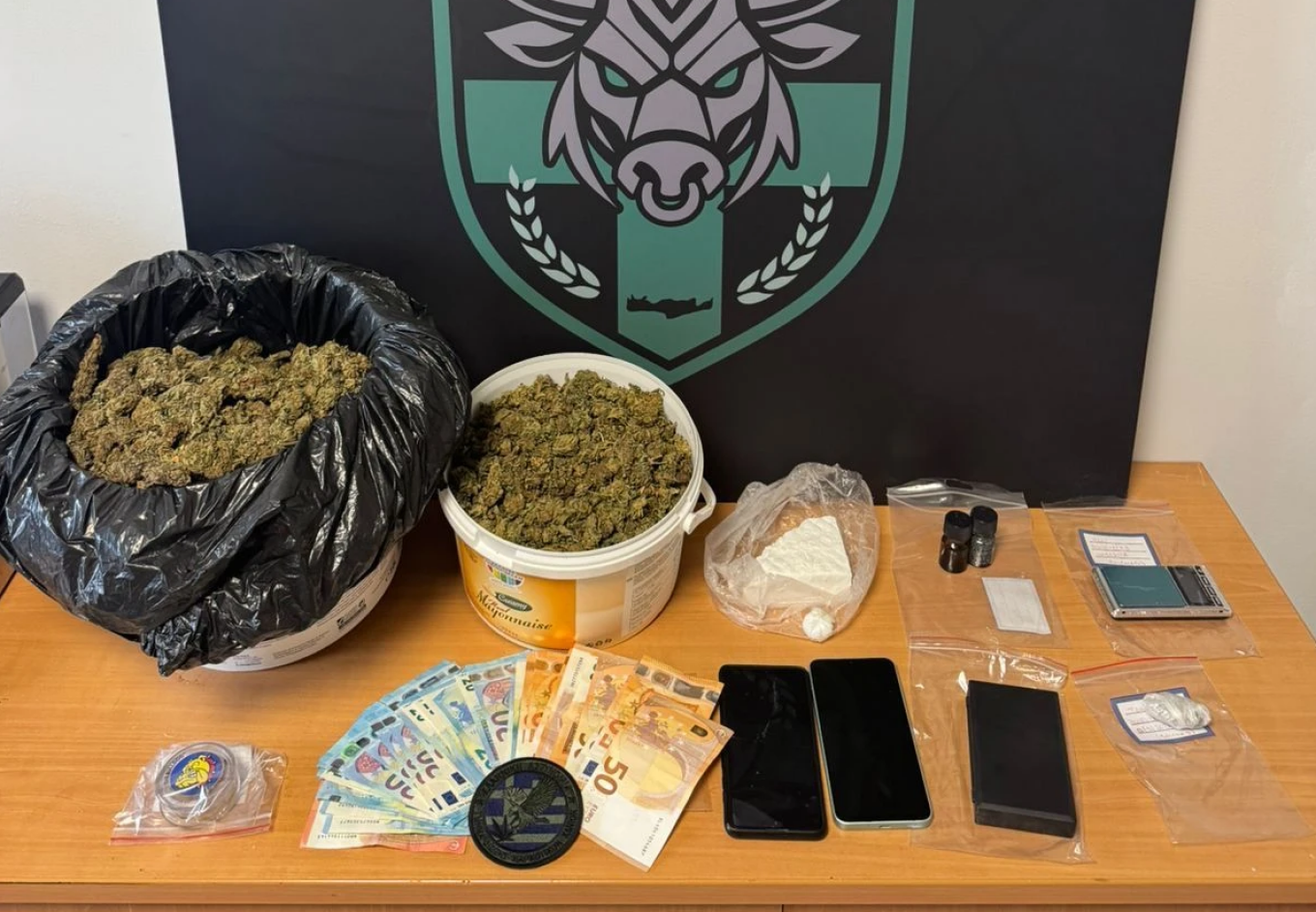 Συνελήφθη 51χρονος στα Χανιά για κατοχή ναρκωτικών: Αστυνομικοί βρήκαν δύο κιλά κάνναβη και κοκαΐνη (φωτο)