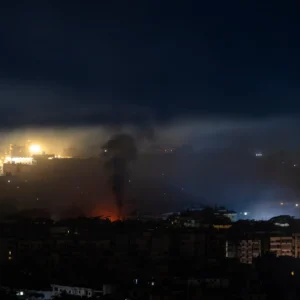 Σφοδρό ιρανικό πλήγμα στην Citibank στο Ντουμπάι: Καίγεται ο ουρανοξύστης που έδρευε!