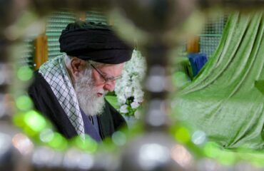 Πρακτορείο Fars: Επιβεβαιώθηκαν οι θάνατοι της κόρης, του γαμπρού και του εγγονού του Αλί Χαμενεϊ