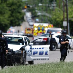 Μίσιγκαν: Ένοπλος «εισέβαλε» με το όχημά του σε εβραϊκή συναγωγή και άνοιξε πυρ (βίντεο)