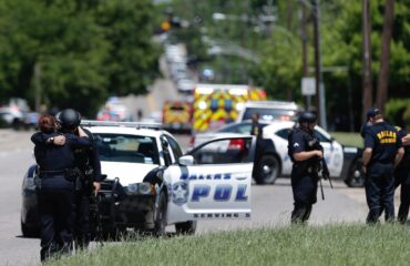 Μίσιγκαν: Ένοπλος «εισέβαλε» με το όχημά του σε εβραϊκή συναγωγή και άνοιξε πυρ (βίντεο)