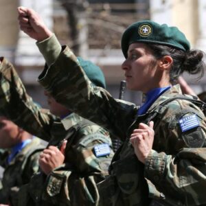 Ένοπλες Δυνάμεις: Που θα εκπαιδευτούν οι πρώτες εθελόντριες – Ποια η προθεσμία υποβολής ενδιαφέροντος