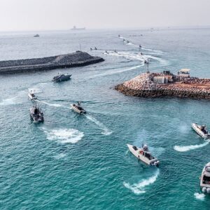 «Τα πλοία των χωρών που κάνουν συμφωνία με το Ιράν περνάνε ελεύθερα από τα Στενά του Ορμούζ», λέει η Τεχεράνη