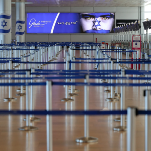 Επεισόδια στο αεροδρόμιο του Τελ Αβίβ: «Δεν θα μείνουμε να μας συνθλίψουν οι ιρανικοί πύραυλοι» (βίντεο)