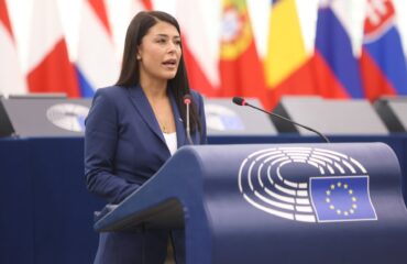 Επίθεση της Α.Λατινοπούλου στην παγκόσμια ακροαριστερά που «έχει βουτηγμένα τα χέρια της στο αίμα»