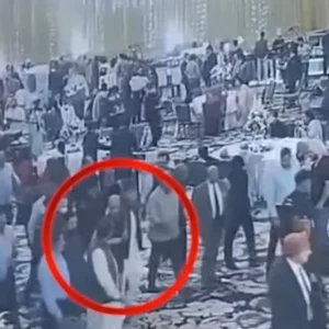 Βίντεο: H στιγμή που πρώην πρωθυπουργός του ινδικού Κασμίρ δέχεται πυροβολισμό εξ επαφής