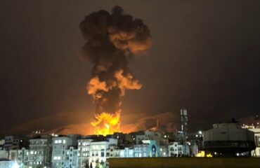 ΗΠΑ: «Έχουμε χτυπήσει 6.000 στόχους» – Οι Κινέζοι επιδεικνύουν ομοιώματα που έχουν πουλήσει και στο Ιράν (βίντεο)