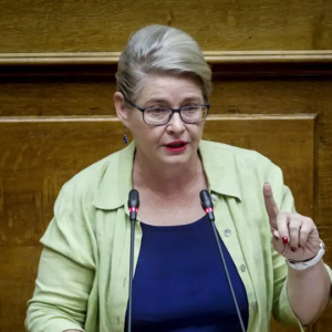 Στο ΑΤ Πεύκης παραδόθηκε η Ελένη Ζαρούλια