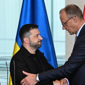 Νεύρα Μερτς για ΗΠΑ και ρωσικό πετρέλαιο: «Θεωρούμε λάθος την άρση των κυρώσεων»