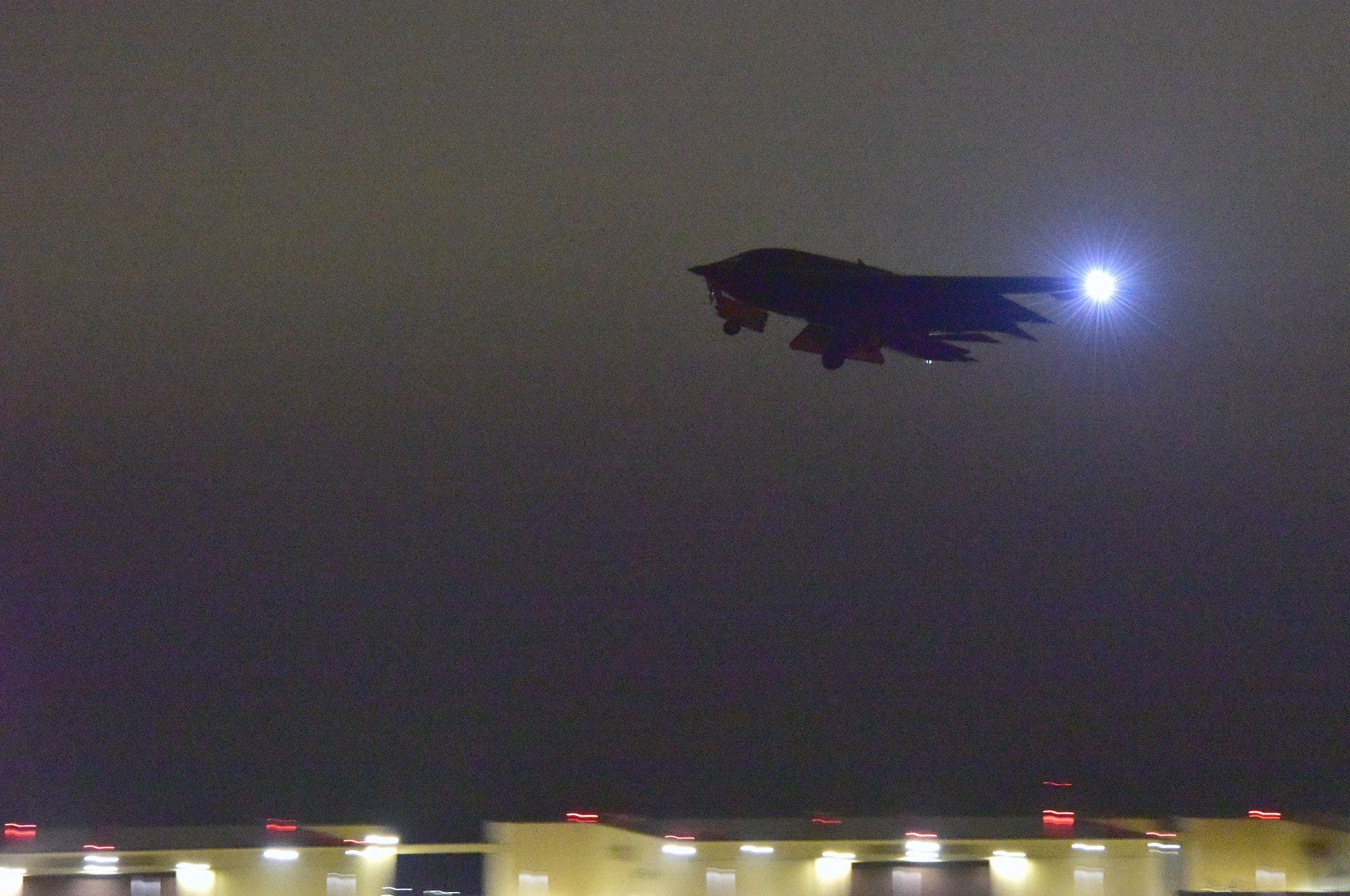 Μαζικές απογειώσεις βομβαρδιστικών  Β-2: Στόχος η πλήρης εξάρθρωση των ιρανικών στρατιωτικών υποδομών