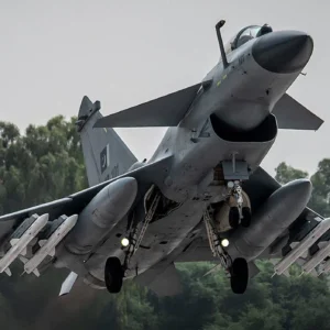 Προς νέα ανάφλεξη το Αφγανιστάν: Πακιστανικά J-10 βομβάρδισαν ανελέητα την Καμπούλ (βίντεο)