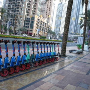 Ντουμπάι: Η «παιδική χαρά» των κροίσων άδειασε – Η σκιά του πολέμου πάνω από τους ουρανοξύστες του Κόλπου