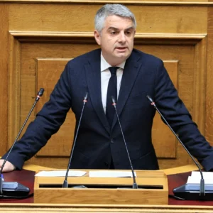 Δίνει πίσω την έδρα του στο ΠΑΣΟΚ ο Ο.Κωνσταντινόπουλος μετά τη διαγραφή του: Αιφνιδιάστηκε ο Ν.Ανδρουλάκης