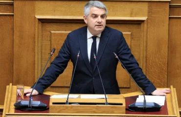 Δίνει πίσω την έδρα του στο ΠΑΣΟΚ ο Ο.Κωνσταντινόπουλος μετά τη διαγραφή του: Αιφνιδιάστηκε ο Ν.Ανδρουλάκης