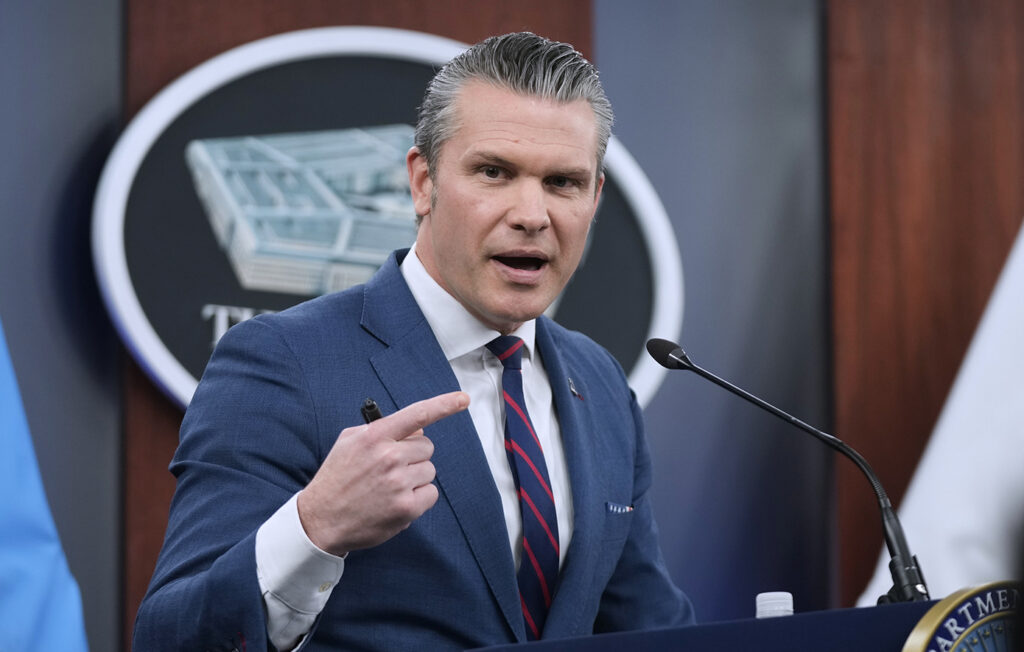 Πιτ Χέγκσεθ: Υποσχέθηκε ανεξάρτητη έρευνα για την επίθεση σε σχολείο στην Τεχεράνη