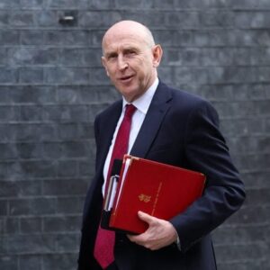 Οι Βρετανοί συνεχίζουν να βλέπουν παντού Ρώσους: «Το κρυφό χέρι του Πούτιν βρίσκεται πίσω από το Ιράν»!